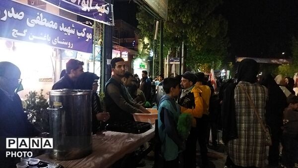 موکب مردمی شهید مصطفی صدر زاده پنجاه شب میزبان وطن پرستان نیشابوری 