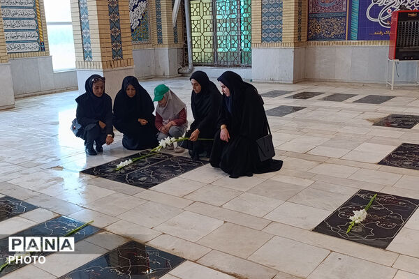 ادای احترام به شهدا و تجلیل از مربیان بهداشت در خراسان شمالی