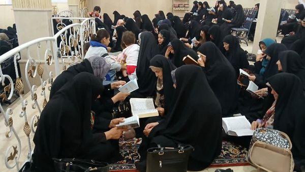 مراسم قرائت پر فیض دعای امام حسین (ع) در روز عرفه در حسینیه مرکزی آباده