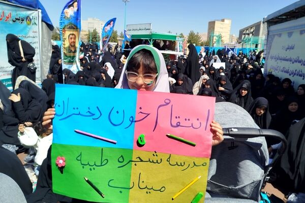 حضور بی سابقه مردم کرمان در نماز جمعه