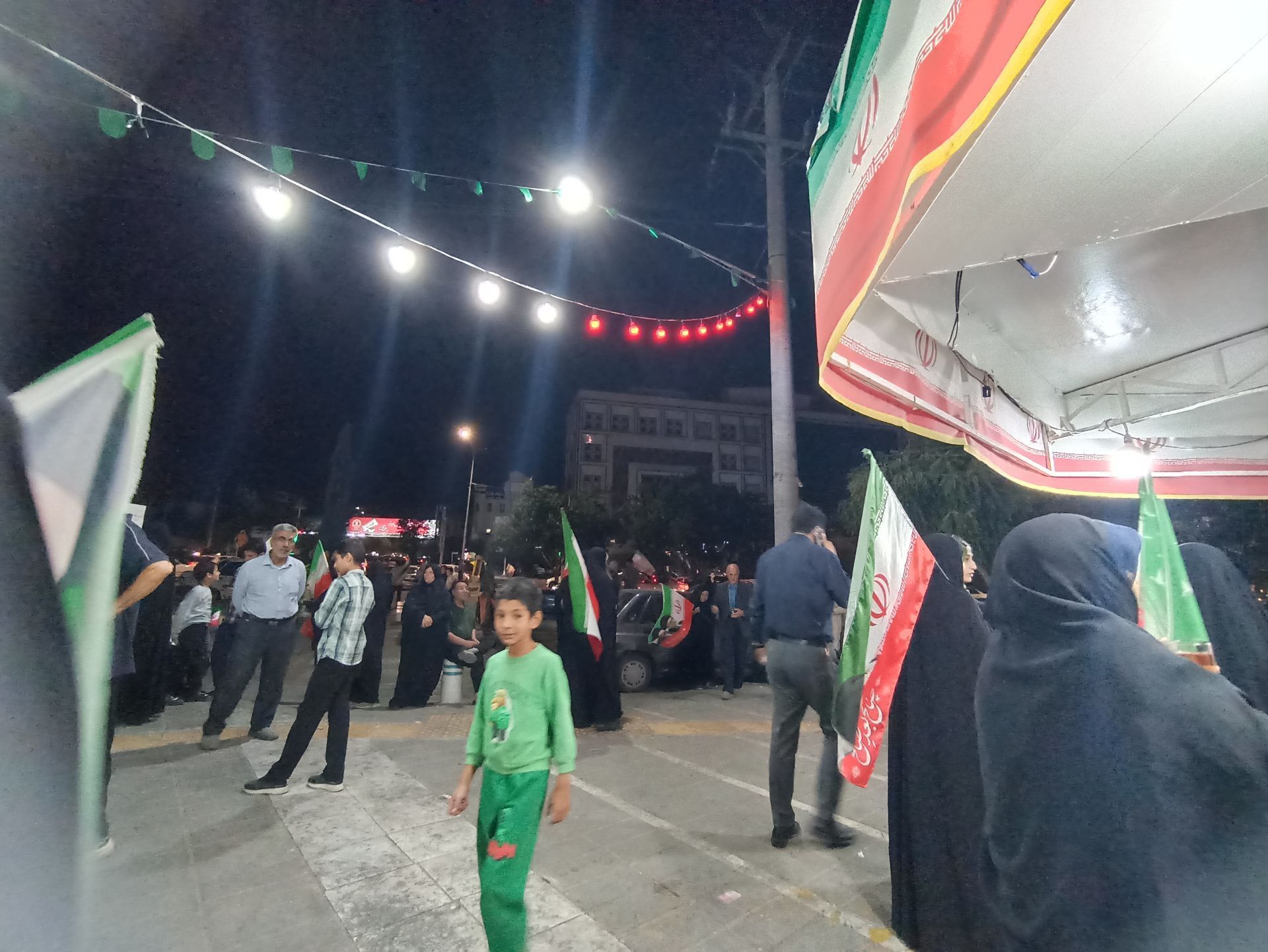 حضور پرشور ملت عظیم الشان ایران در دویست ویازدهمین شب ازتجمعات مردمی 