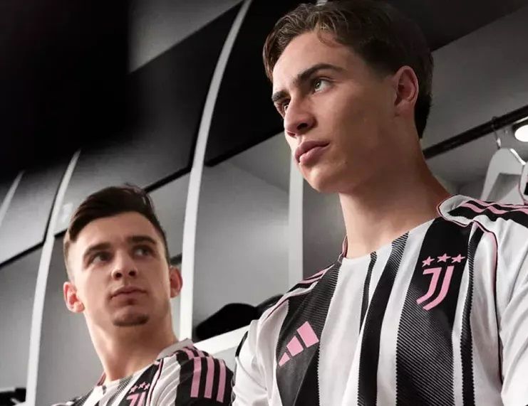 بانوی پیر سری آ صورتی پوش شد