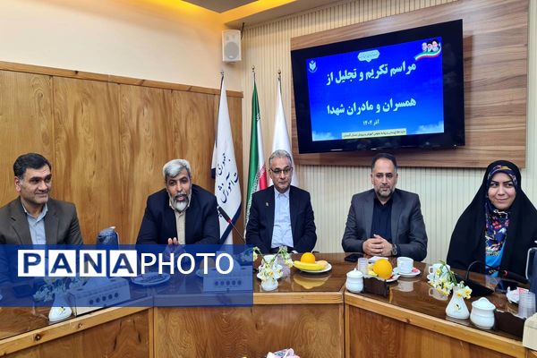 مراسم تجلیل از خانواده‌های شهدا در آموزش و پرورش گلستان