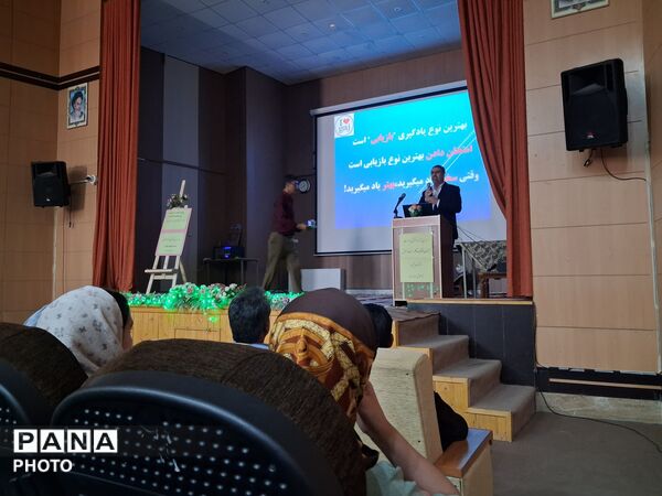 همایش مشاوره انگیزشی و آمادگی برای آزمون های مدارس برتر ویژه دانش آموزان پایه هشتم و نهم دبیرستان وکیلی۱۰