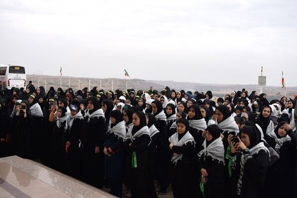 اردو راهیان نور دانش‌آموزی و بازدید از مناطق عملیاتی جنوب کشور و یادمان‌های شهدای دفاع مقدس