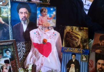 گرامیداشت یاد کودکان میناب در میدان انقلاب