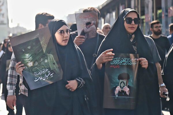 برگزاری مراسم وداع تهرانی‌ها با پیکر ابراهیم رئیسی و همراهانش