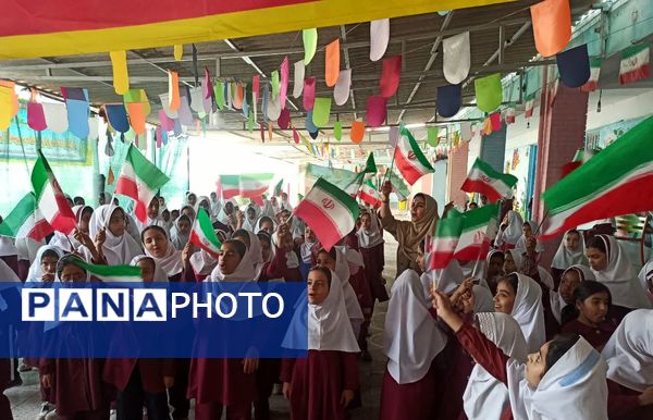 زنگ انقلاب در مدرسه شهید ابراهیم تنیده ناحیه یک بندرعباس به صدا در آمد