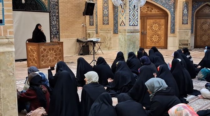 اعتکاف دانش‌آموزی در مسجد جامع امام سجاد(ع)