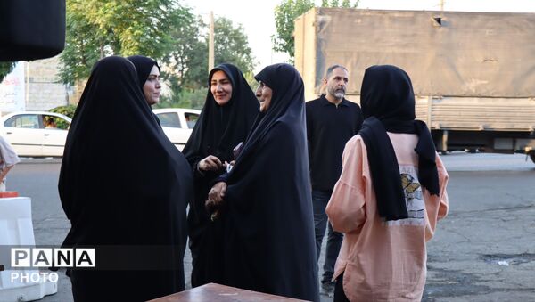 خدمت به زائران آقای شهید ایران 