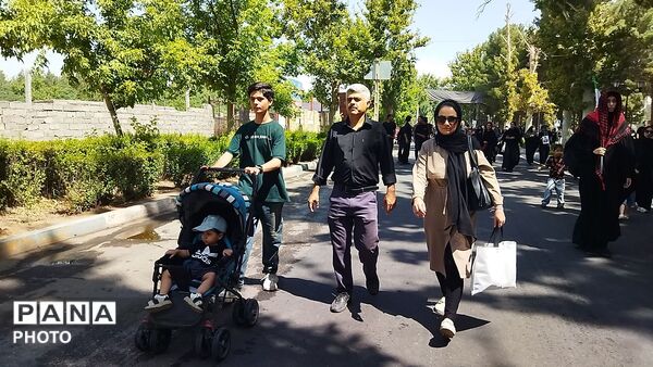عاشقان حسینی ( ع) به یاد پیاده روی اربعین در نیشابور پیاده روی کردند-۲