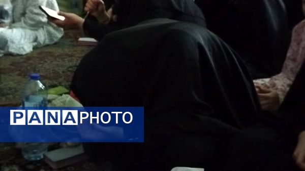 اعتکاف دانش‌آموزان دختر در مسجد امام حسین (ع) تبریز