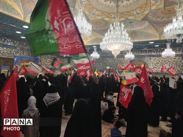 پرچم سرخ انتقام در دست بانوان افغانستانی