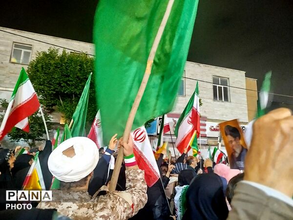 جشن میلاد امام رضا (ع) در پنجاه و نهمین شب از تجمعات مردم رجایی شهر کرج