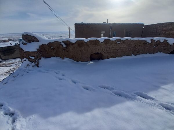 بارش برف زمستانی در روستا بتو 