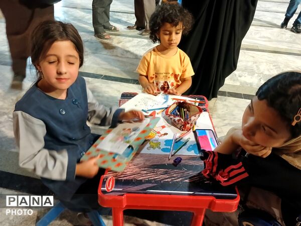 غرفه کودک با حضور کودکان انقلابی نیشابور 