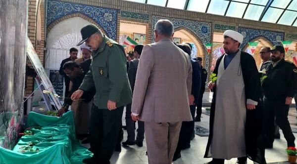 گلباران گلزار شهدای خلیل‌آباد در دهه فجر
