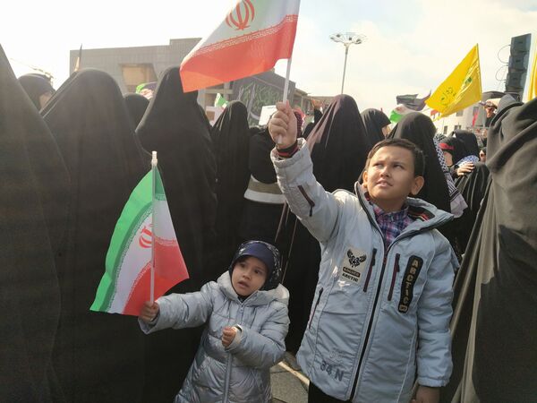  راهپیمایی  روز دانش آموز در مشهد با قلب هایی از جنس عزای حضرت فاطمه (س)