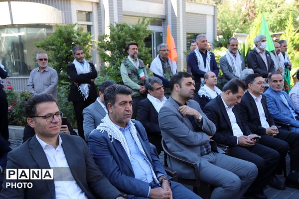 مراسم صبحگاه مشترک بسیج فرهنگیان تهران بزرگ در اداره کل آموزش و پرورش