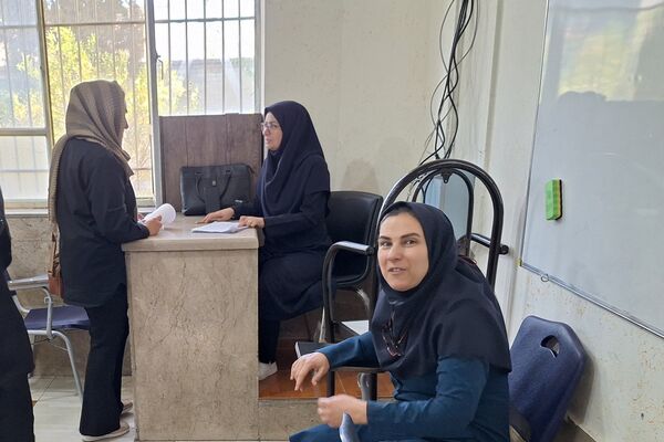 دیدار اولیا و معلمان در جهت بررسی وضعیت تحصیلی دانش‌آموزان 