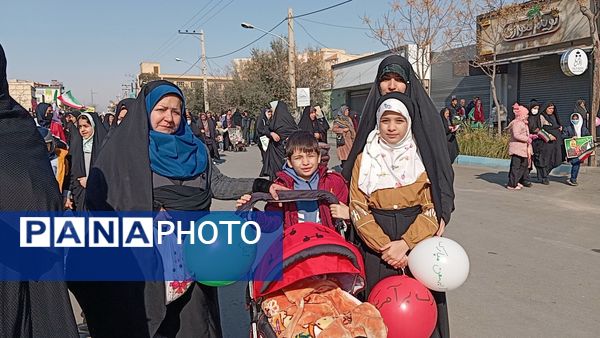 حضور پر شور مردم ساوه در یوم الله ۲۲ بهمن