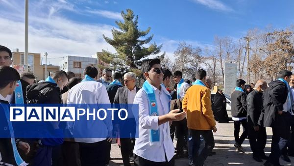 بدرقه دانش‌آموزان پسر عمره‌گذار کهگیلویه و بویراحمد 