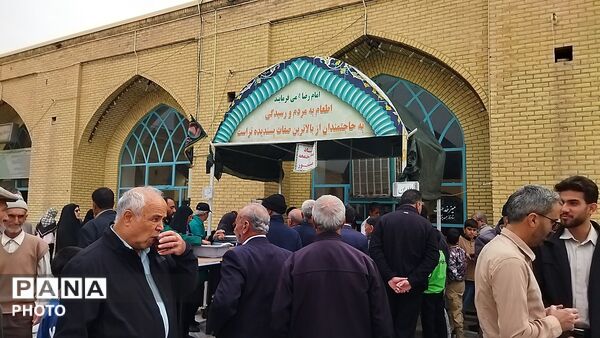 گذری بر فعالیت چایخانه داخل مسجد جامع در دومین نمازجمعه آبان ماه ۱۴۰۵ نیشابور 