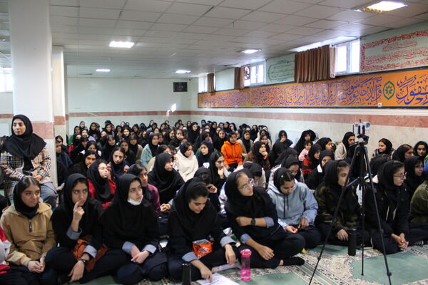 برگزاری تئاتر «یاس پژمرده» در دبیرستان سردار شهید قاسم سلیمانی