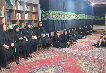 نهمین شب از مراسم عزاداری امام حسین همراه با هئیت زنجیر زنی در مسجد الغدیر