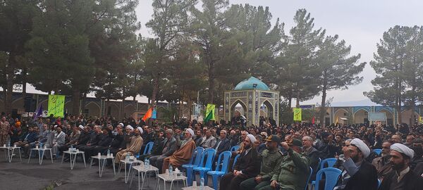  غبارروبی مزار شهدا در نیشابور 