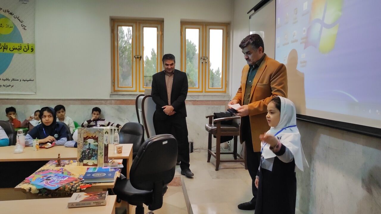 برگزاری کلاس شاهنامه خوانی در دانشگاه پیام نور شهرستان شیروان