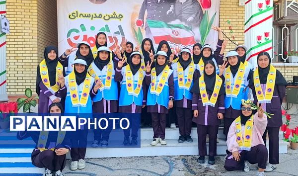 وقتی مدرسه صحنه انقلاب شد؛ زنگی که با سرود و افتخار نواخته شد