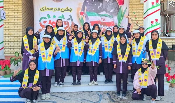 وقتی مدرسه صحنه انقلاب شد؛ زنگی که با سرود و افتخار نواخته شد