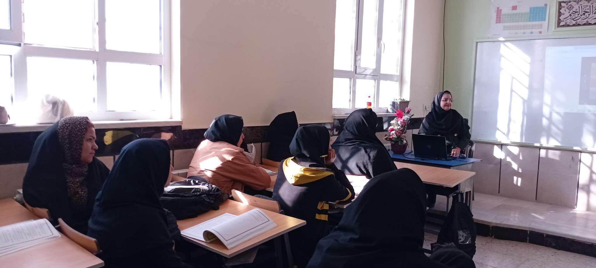 دومین جلسه هدایت تحصیلی پایه نهم در دبیرستان مادرمهربان خلیل آباد