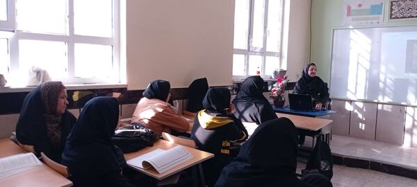 دومین جلسه هدایت تحصیلی پایه نهم در دبیرستان مادرمهربان خلیل آباد