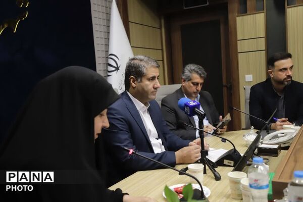 تجلیل مدیرکل آموزش و پرورش شهر تهران از مدیران سازمان دانش‌آموزی مناطق و مسئولان خبرگزاری پانا