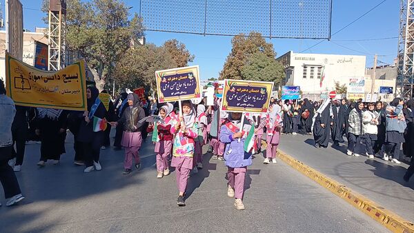 راهپیمایی یوم الله روز 13 آبان