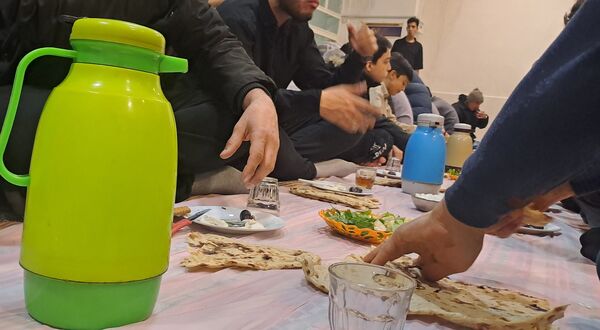 ضیافت افطاری و قرائت جزء هفتم قرآن کریم در مسجدالرضای نیشابور 