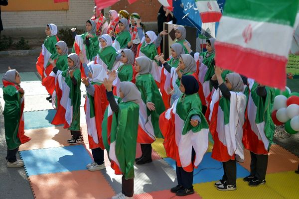 طنین زنگ انقلاب در بهارستان‌دو 