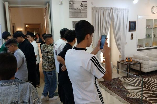 اردوی دانش‌آموزان نسیم‌شهری در کاخ نیاوران