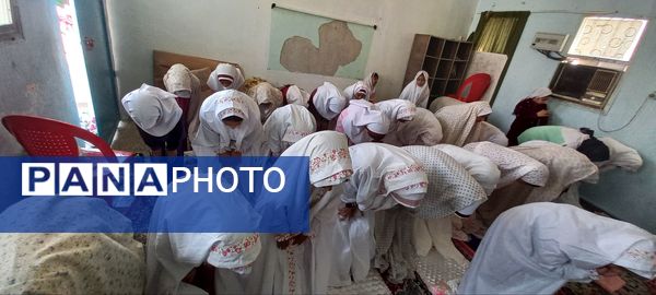 حضور پرشور دانش‌آموزان پایه چهارم دبستان شهید تنیده در نماز جماعت