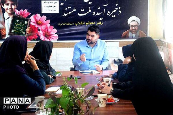 جلسه مشترک شورای معلمان مدارس ۱۲ بهمن و سامنی