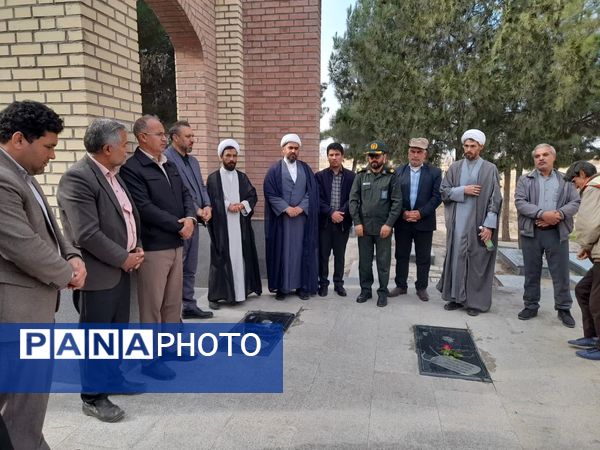 غبارروبی مزار شهدای شهر قاضی و شهر آوا 