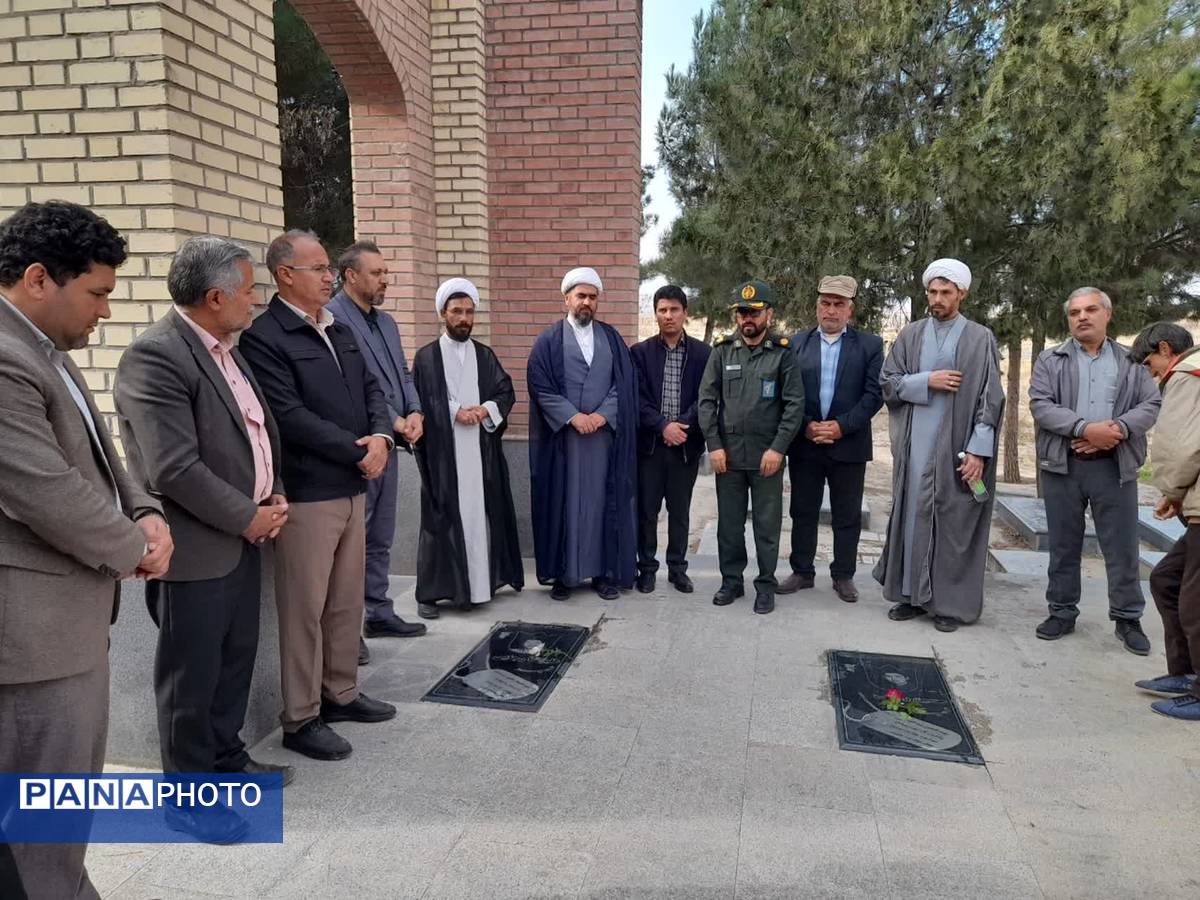 غبارروبی مزار شهدای شهر قاضی و شهر آوا 