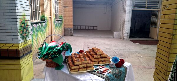 آیین بازگشایی مدارس و استقبال از دانش آموزان در دبیرستان فرزانگان دوره ی اول