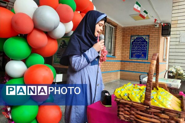  جشن نیمه شعبان در مدرسه مهرآیین ناحیه دو بهارستان