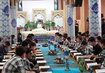 برگزاری محفل انس با قرآن کریم در امام‌زاده اسماعیل شهریار 
