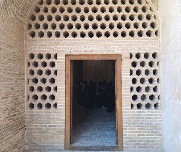 یک روز خاطره انگیز  همراه با عکاسی آثار تاریخی