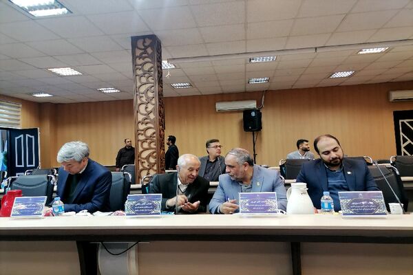 نشست مشترک اعضای کمیسیون آموزش و تحقیقات مجلس، مدیران آموزش و پررش استان خراسان رضوی و وزیر آموزش وپرورش در مشهد