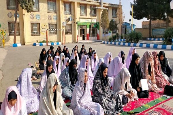 اقامه نماز باران در دبیرستان شهید مجید دهنوی نیشابور 